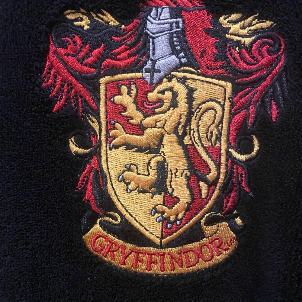 Harry Potter Gryffindor Bathrobe - Picture 6 of 6